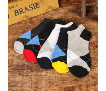 今夏必buy！潮流襪子新風尚，穿出你的個性態度